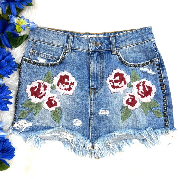 🚫SOLD! 💐|•FREE PEOPLE•| Fun Floral Embroidered Studded Jean Skirt!💐 - Picture 2 of 8